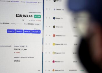 Criptomonedas a cambio de escanearse el iris: ¿Qué es Worldcoin, el último negocio del padre de ChatGPT?