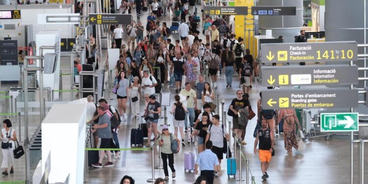 Los hoteleros valencianos se rebelan contra el registro de viajeros del Gobierno: ‘nos restará competitividad’