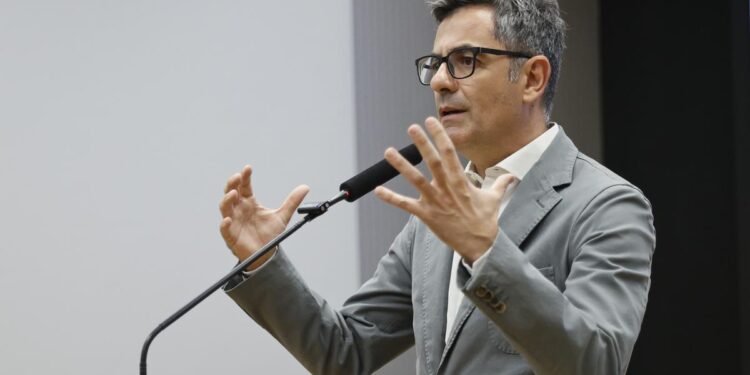 El Gobierno denuncia la ‘bajeza’ de Feijóo y le pide ‘humanidad’ ante la cuestión migratoria