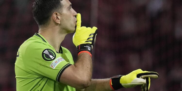 El ‘Dibu’ Martínez vuelve a incendiar Francia y revive la pesadilla del Mundial: ‘La actitud de este tipo es lamentable’