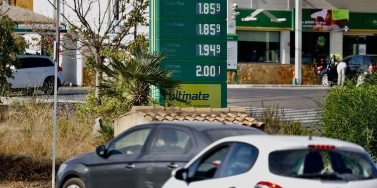 La gasolina continúa bajando esta semana: últimas actualizaciones hoy, lunes 12 de agosto