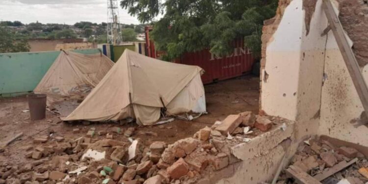 Un bombardeo paramilitar contra un campamento de personas desplazadas se salda con al menos 25 muertos