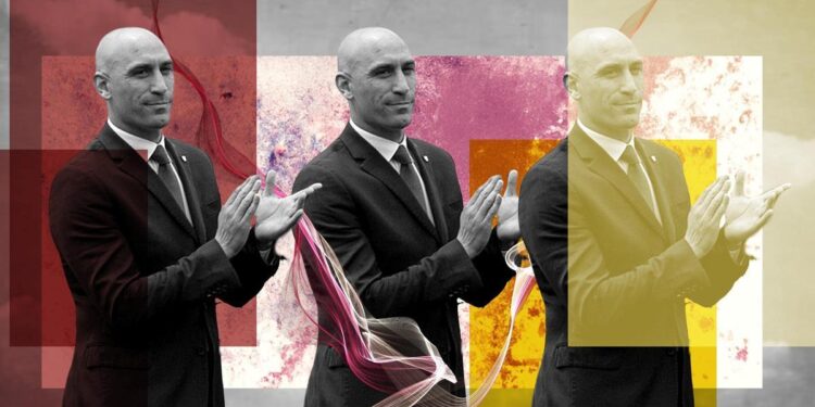 Luis Rubiales, el beso que inició la revolución