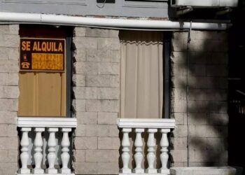 La precariedad laboral y el precio del alquiler aboca a siete de cada diez jóvenes trabajadores a vivir con sus padres