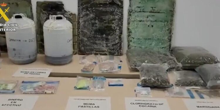 La Guardia Civil descubre un laboratorio para fabricar éxtasis en un piso de Madrid