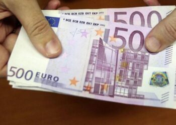 Un timo con billetes tan falsos que el estafador se libra de cinco años de cárcel