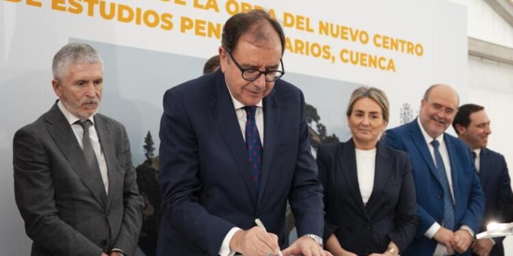 La población reclusa disminuye pero aumenta su conflictividad