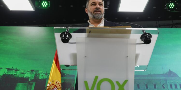 Vox carga contra el juez que investigó a Podemos por rechazar la imputación de Monedero