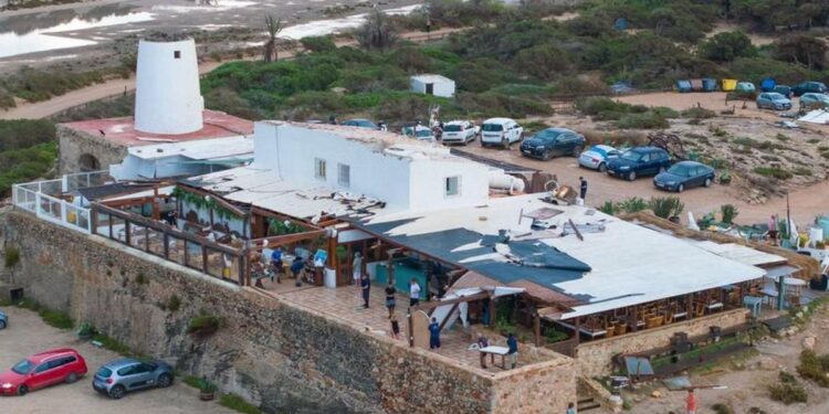 Importantes destrozos en los locales de la zona de ses Illetes en Formentera por la dana