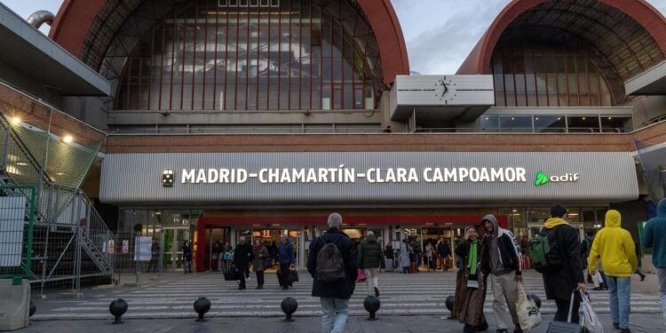 Una nueva avería en el servicio de alta velocidad produce retrasos en lo trenes con origen o destino Madrid Chamartín