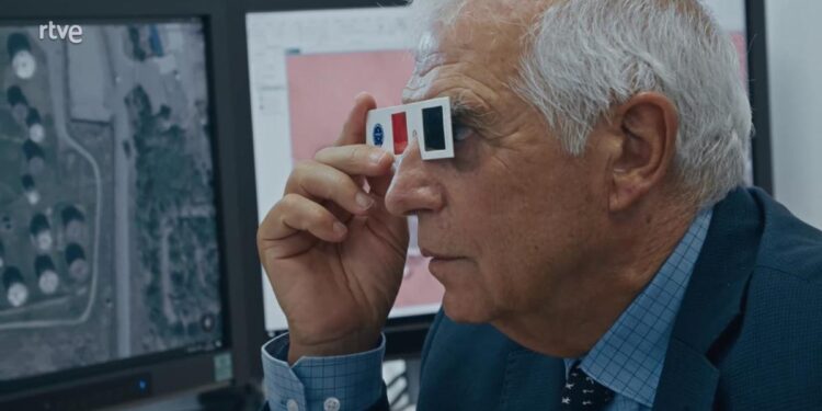 La crítica de Monegal: Borrell mirando al mundo con las gafas de la UE