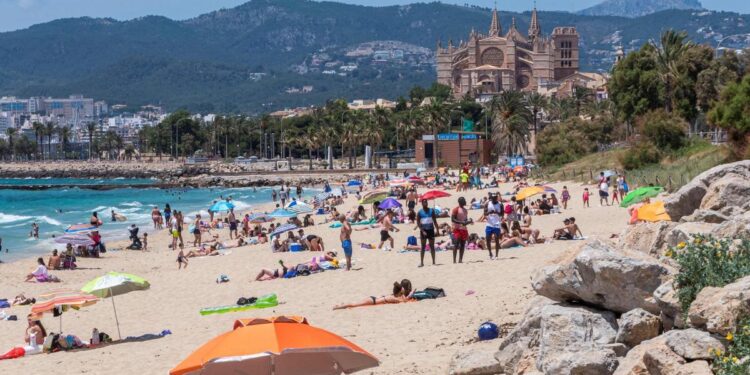 Ni Booking ni Tripadvisor: la OCU desvela la mejor web para que ahorres dinero en tu próximo viaje