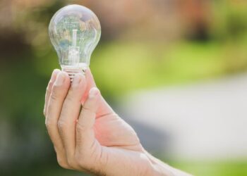 Importante descenso en la factura de la luz después de continuas subidas semanales: últimas actualizaciones hoy, miércoles 14 de agosto