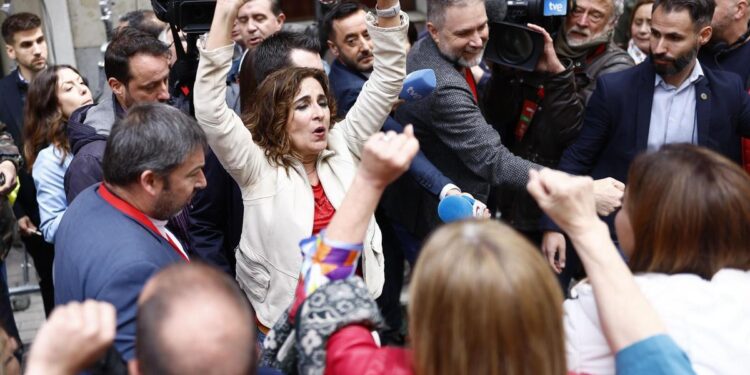 Alivio en las filas socialistas tras la decisión de Sánchez: ‘Gracias por seguir adelante’