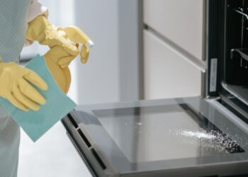 Cómo limpiar el horno con un único producto: quedará sin grasa y reluciente