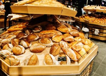 Este es el truco de la OCU para saber si un pan del supermercado es congelado