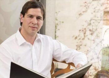 El hermano de Pedro Sánchez, de la discreción al foco nacional