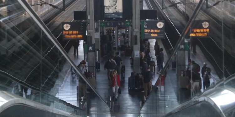 Desalojan de un tren en Córdoba a 20 personas que celebraban una despedida de soltero