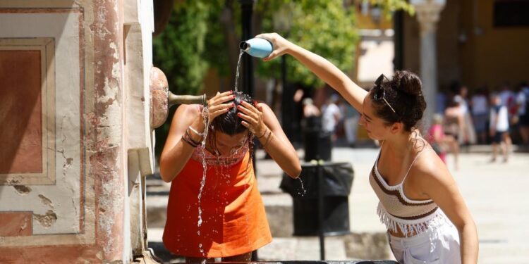 ¿Picante y bebidas calientes para ‘refrescarse’? Así es el menú para la cuarta ola de calor del verano