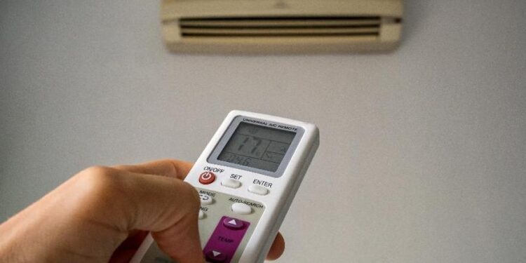 Estas son las 7 formas de seguir ahorrando con el aire acondicionado encendido
