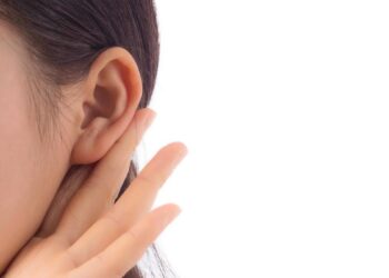 El ‘tip’ estrella de los expertos a la hora de limpiar tus oídos: nunca hagas esto