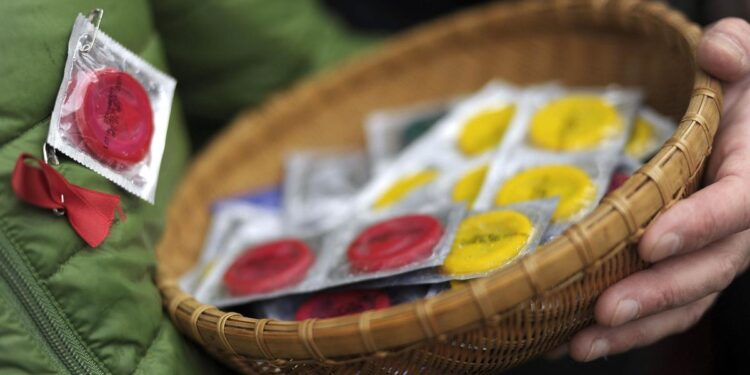La OMS avisa del ‘alarmante’ descenso del uso del preservativo entre los adolescentes europeos
