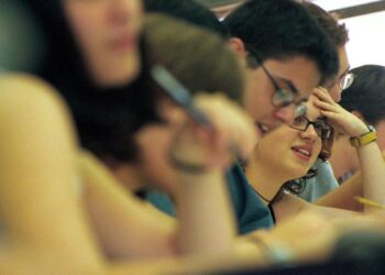 Un informe denuncia el acceso desigual a la universidad por culpa de la selectividad: ‘Con los mismos conocimientos, puedes sacar un 8 o un 6’