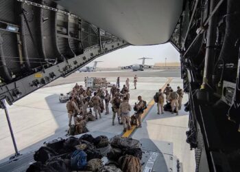 Así es la división de emergencias de Exteriores que coordina la repatriación de los españoles de Malvinas