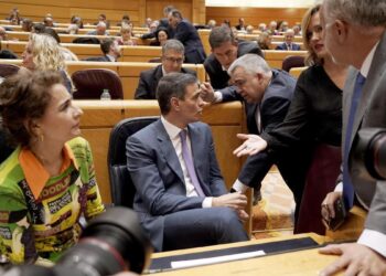 Sánchez culmina la fusión entre Moncloa y Ferraz para evitar un congreso federal hasta mitad de legislatura