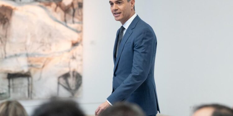 Sánchez y las portavoces de su Gobierno han pagado más de 12.000 euros por sanciones de la Junta Electoral Central