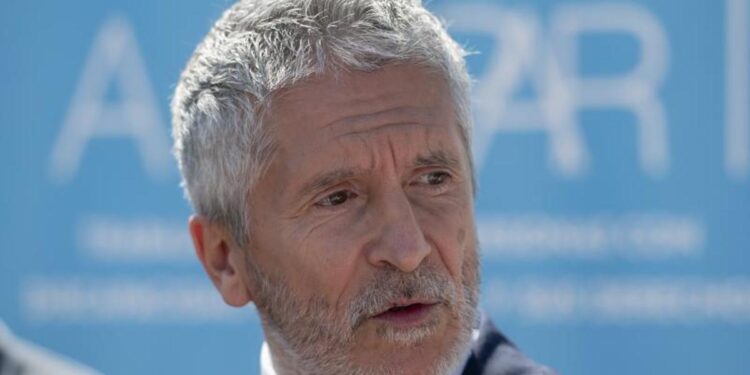 Marlaska secunda la crítica de Sánchez al juez que imputa a Begoña Gómez y lo acusa de injerencia electoral