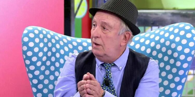 Muere Carlos Ferrando, periodista de crónica social y colaborador de ‘Crónicas marcianas’ y ‘Qué tiempo tan feliz’