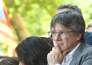 Puigdemont asegura que ya está regresando a Cataluña y que su detención sería “ilegal”