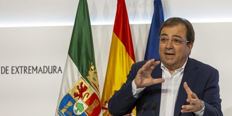 Fernández Vara deja la política extremeña tras más de dos décadas y continuará en el Senado
