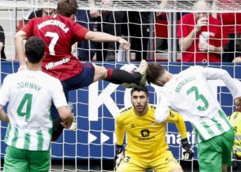 El Betis mira a Europa tras ganar al Osasuna