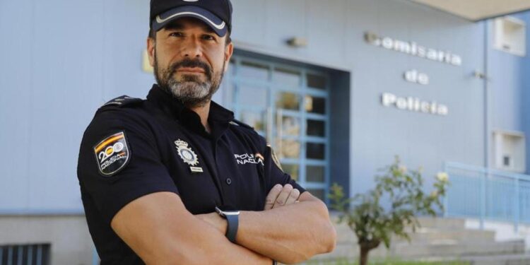 ‘Los policías tienen que tener sensibilidad para arropar a la víctima’