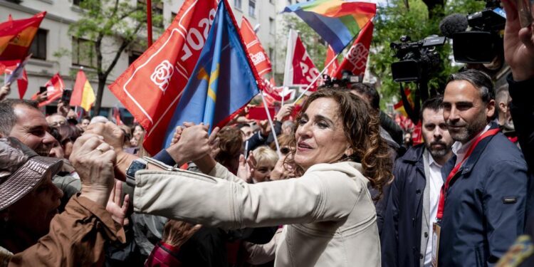 El PSOE espera una señal de Sánchez tras la demostración de apoyo y asimila su posible marcha