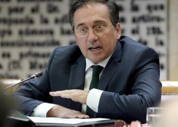 Albares reivindica su acción coordinada con la UE para exigir las actas electorales a Maduro