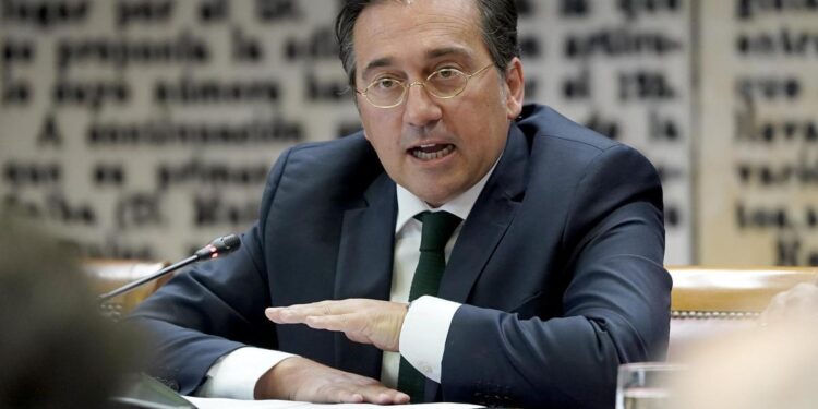 Albares reivindica su acción coordinada con la UE para exigir las actas electorales a Maduro