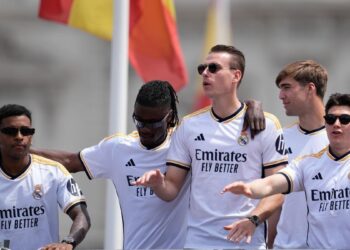 Jorge Mendes desafía a Florentino con el silencio de Lunin en la portería del Real Madrid