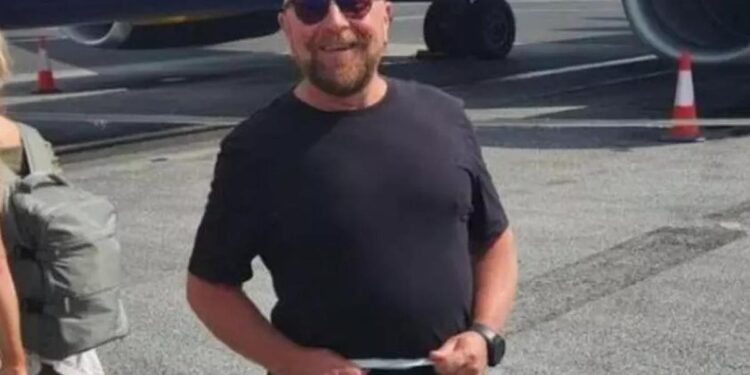 Un hombre de 64 años viaja a Ibiza solo con una muda de ropa para estar 24 horas de fiesta ininterrumpida