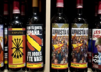 El PSOE acusa a Almeida de ‘dejadez’ con la tienda de los artículos de Franco: la pudo cerrar ‘hace tres meses’