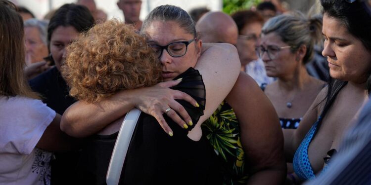 Los tres gallegos fallecidos en el naufragio del ‘Argos Georgia’ llegarán el lunes a Galicia