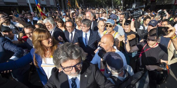 Llarena planea reactivar la euroorden para detener a Puigdemont tras perder la inmunidad europea