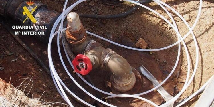 Investigado el gerente de un resort de Murcia por usar durante 17 años un acuífero para regar su campo de golf