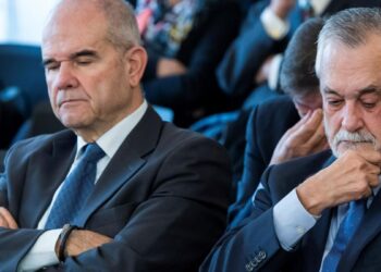 El Constitucional anula las condenas de Chaves y Griñán por los ERE