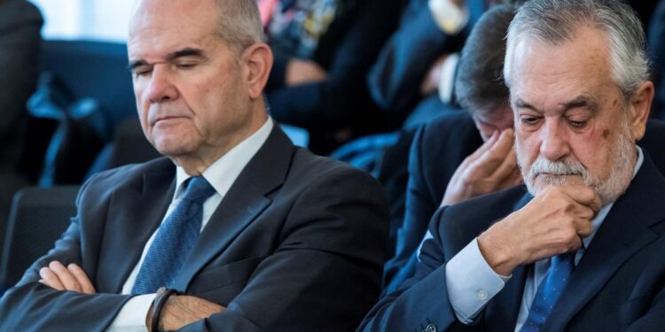 El Constitucional anula las condenas de Chaves y Griñán por los ERE