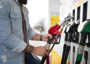 Un truco para ahorrar al repostar: aprovecha hasta la última gota