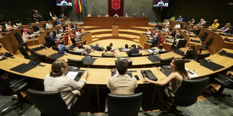 La socialista María Chivite repite como presidenta con los mismos apoyos que hace cuatro años