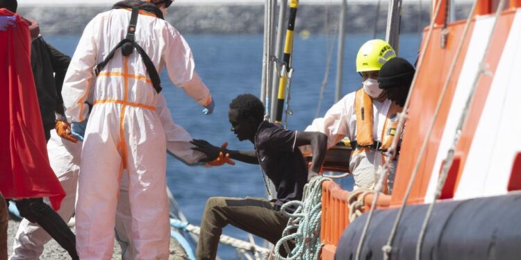 Crece la presión con 3.000 migrantes en agosto, a las puertas del mar en calma